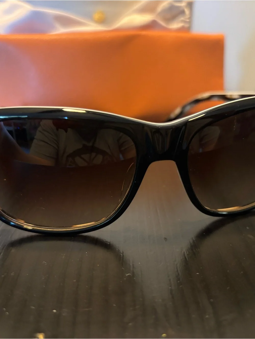 Tory Burch Classic Black Women's Sunglasses with Brown Gradient Lenses